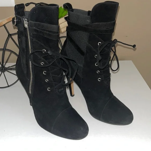 OSCAR de La Renta- Suede Black Lace up boots- Size 37- box included - Picture 3 of 7